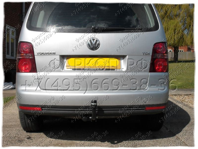 Фаркоп на Volkswagen Touran 2003-2015. Тип шара: A. Невидимый вырез в бампере. Нагрузки 1800/75 кг, масса фаркопа 20 кг